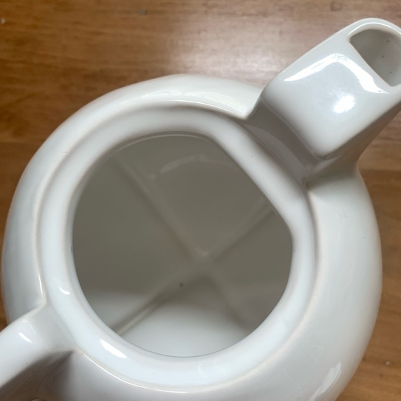 Vintage Modernist Bauhaus pure white Teapot. Immaculate condition. - Picture 5 of 7